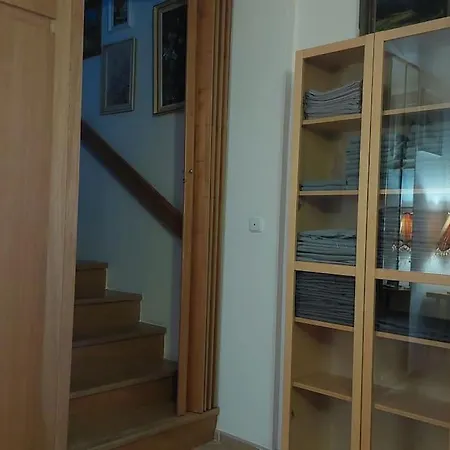 Semesterbostad Klasicky Dum, 5 Loznic , 5 Bedrooms, *