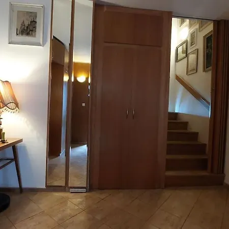 Semesterbostad Klasicky Dum, 5 Loznic , 5 Bedrooms, Prag