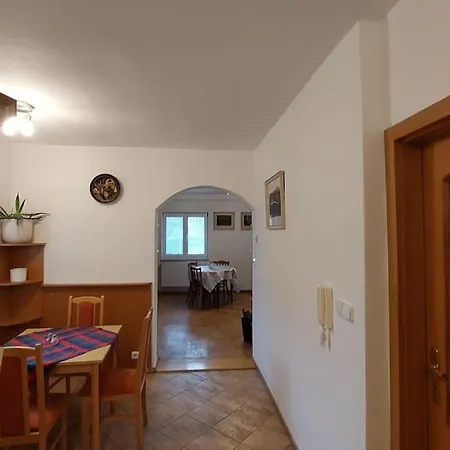 Semesterbostad Klasicky Dum, 5 Loznic , 5 Bedrooms,