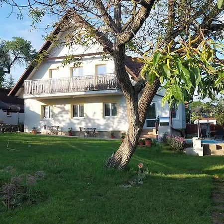 Semesterbostad Klasicky Dum, 5 Loznic , 5 Bedrooms,
