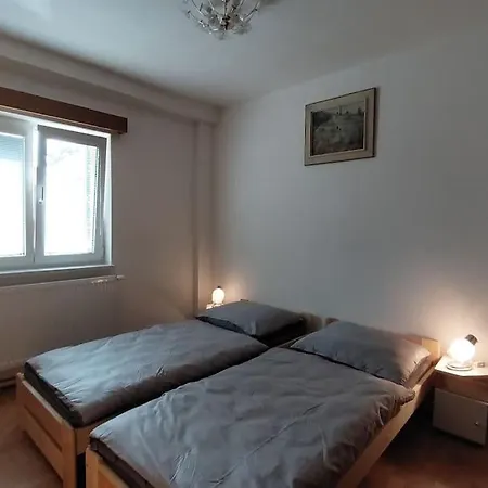 Semesterbostad Klasicky Dum, 5 Loznic , 5 Bedrooms,