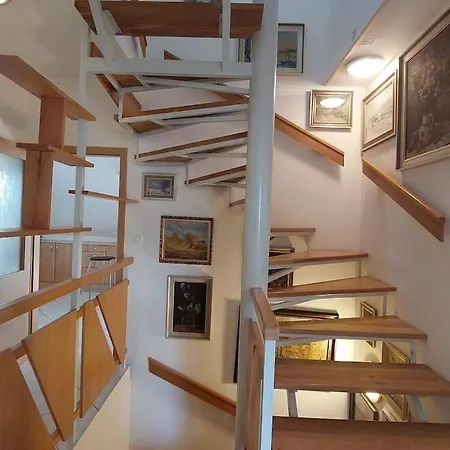 Semesterbostad Klasicky Dum, 5 Loznic , 5 Bedrooms,