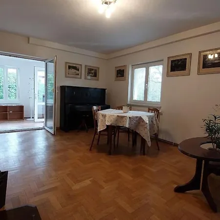Klasicky Dum, 5 Loznic , 5 Bedrooms, Ferienhaus *