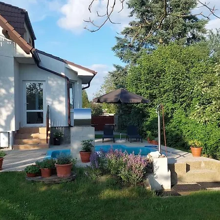 Klasicky Dum, 5 Loznic , 5 Bedrooms, * براغ