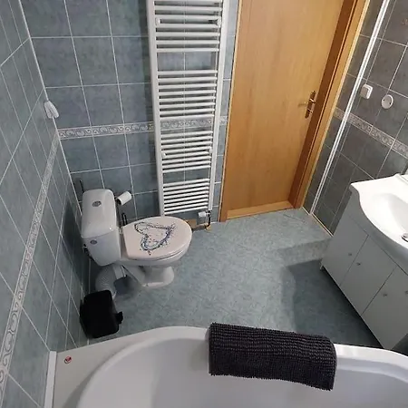 Klasicky Dum, 5 Loznic , 5 Bedrooms, Ferienhaus *
