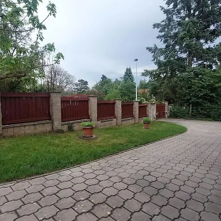 Klasicky Dum, 5 Loznic , 5 Bedrooms, Ferienhaus Prag