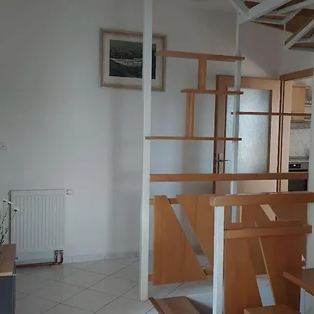 Klasicky Dum, 5 Loznic , 5 Bedrooms, Holiday home Prague