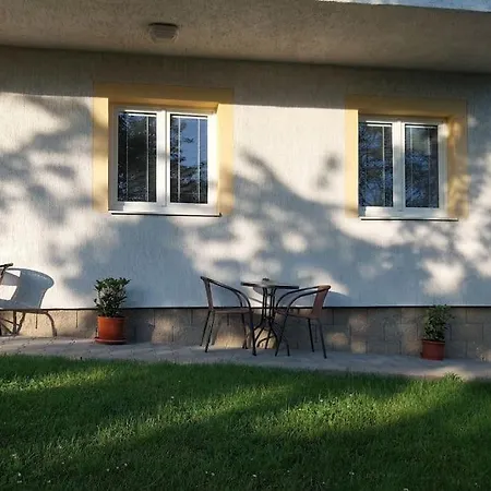 Klasicky Dum, 5 Loznic , 5 Bedrooms, براغ