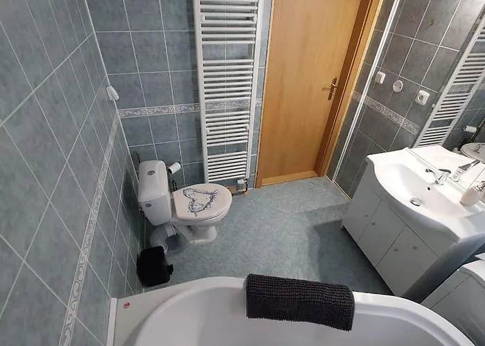 Klasicky Dum, 5 Loznic , 5 Bedrooms, Hébergement de vacances *