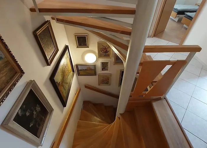 Klasicky Dum, 5 Loznic , 5 Bedrooms, * Prague