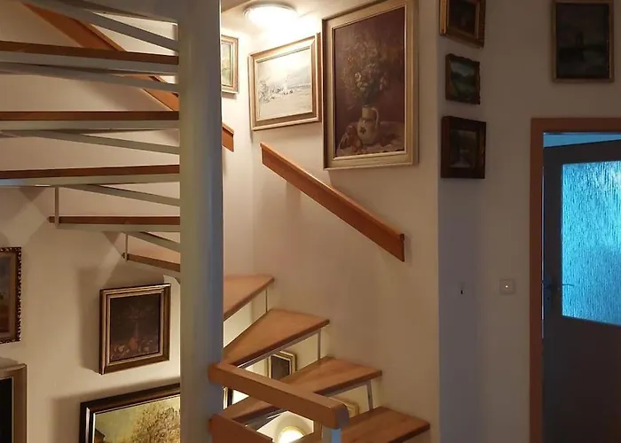 Klasicky Dum, 5 Loznic , 5 Bedrooms, Prague