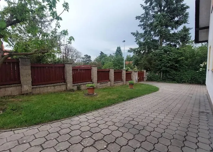 Klasicky Dum, 5 Loznic , 5 Bedrooms, Hébergement de vacances Prague