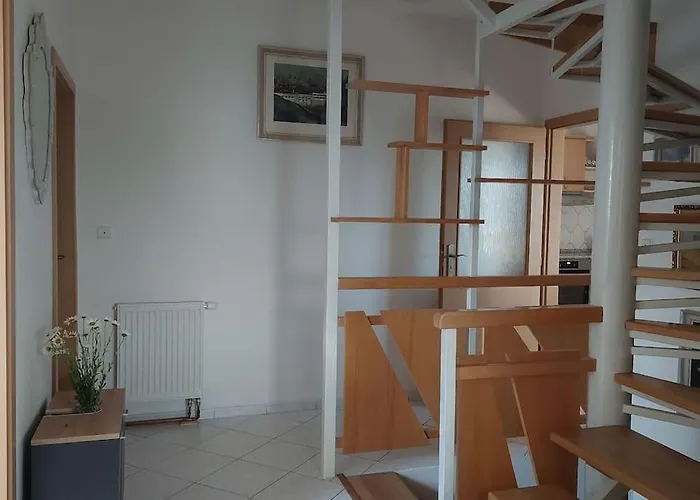 Klasicky Dum, 5 Loznic , 5 Bedrooms, Hébergement de vacances Prague
