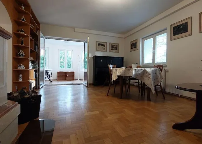 Klasicky Dum, 5 Loznic , 5 Bedrooms, Prague