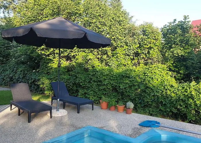 Klasicky Dum, 5 Loznic , 5 Bedrooms, Hébergement de vacances Prague
