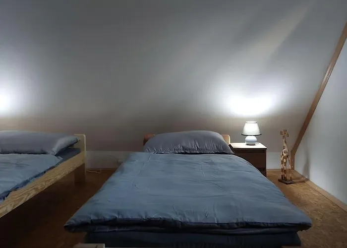 Klasicky Dum, 5 Loznic , 5 Bedrooms, Hébergement de vacances Prague