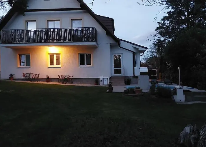 Klasicky Dum, 5 Loznic , 5 Bedrooms, Prague