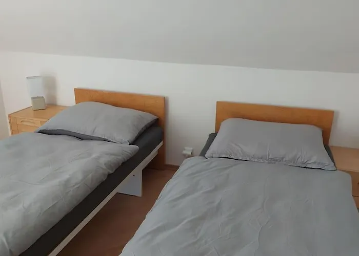 Klasicky Dum, 5 Loznic , 5 Bedrooms, * Prague