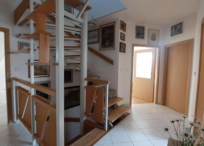 Hébergement de vacances Klasicky Dum, 5 Loznic , 5 Bedrooms,