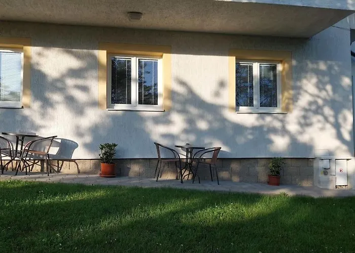 Klasicky Dum, 5 Loznic , 5 Bedrooms, Prague