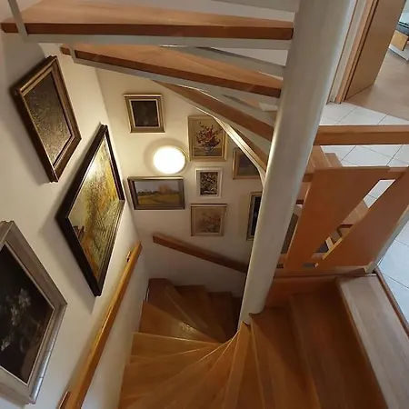 Klasicky Dum, 5 Loznic , 5 Bedrooms, * Praag