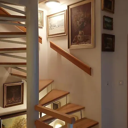 Klasicky Dum, 5 Loznic , 5 Bedrooms, Praag