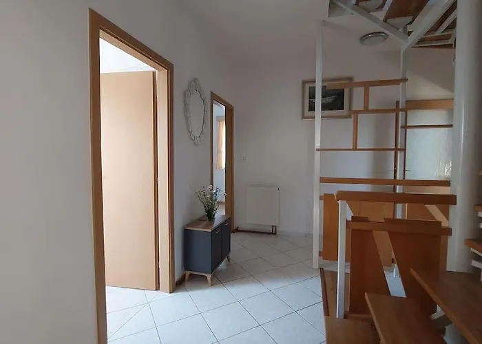 Klasický Dům, 5 Ložnic , 5 Bedrooms, Prázdninový dům *