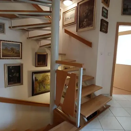Klasicky Dum, 5 Loznic , 5 Bedrooms, Tatil Evi Prag