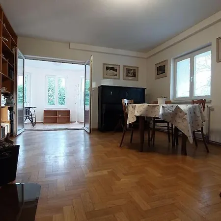Klasicky Dum, 5 Loznic , 5 Bedrooms, Prag